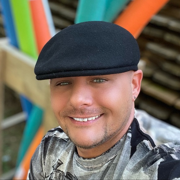 Meet your Posher, Erik - Picture 1 of 1